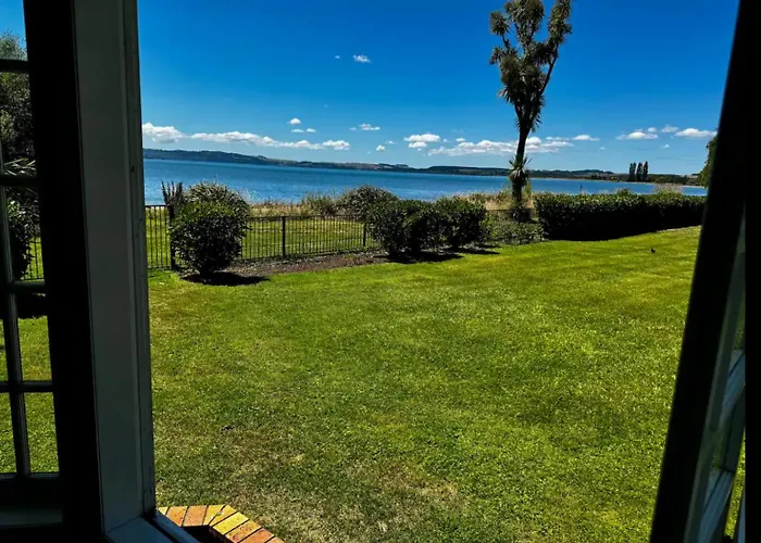 The Lake House With Private Spa Lake Rotorua