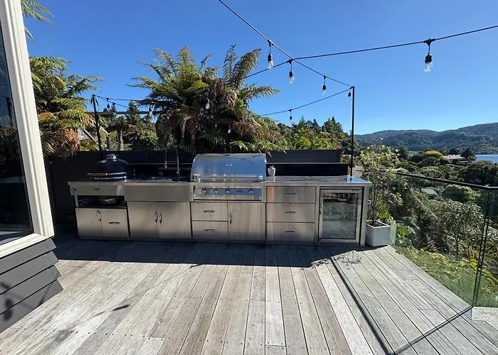 Stylish Lake Okareka Retreat Views, Spa In Rotorua