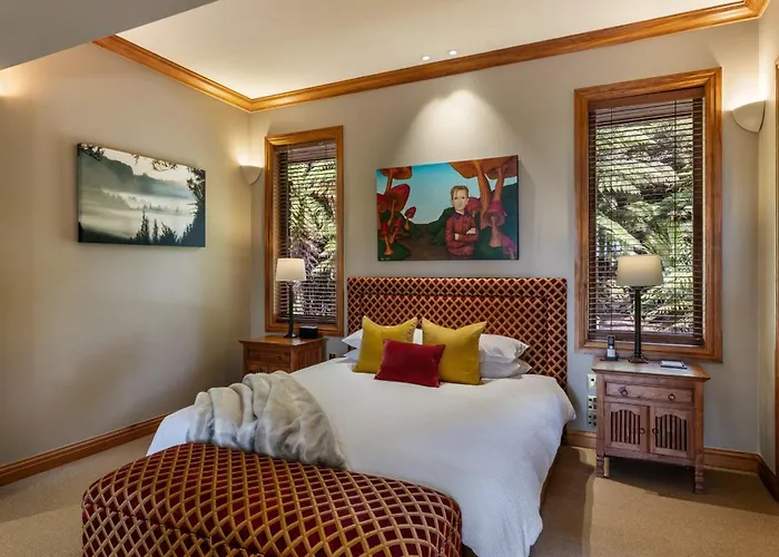 Treetops Lodge & Estate